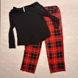 Soma Cool Nights black & red pajama set - PJs plaid christmas long sleeve size M
